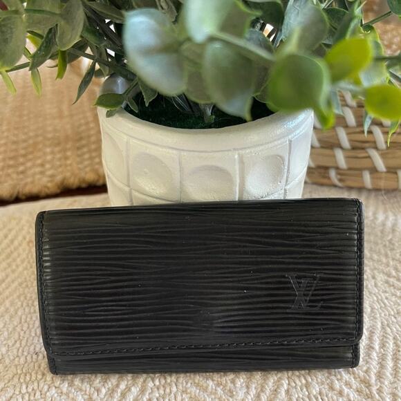 Louis Vuitton black Epi leather 4 key wallet - Picture 1 of 12